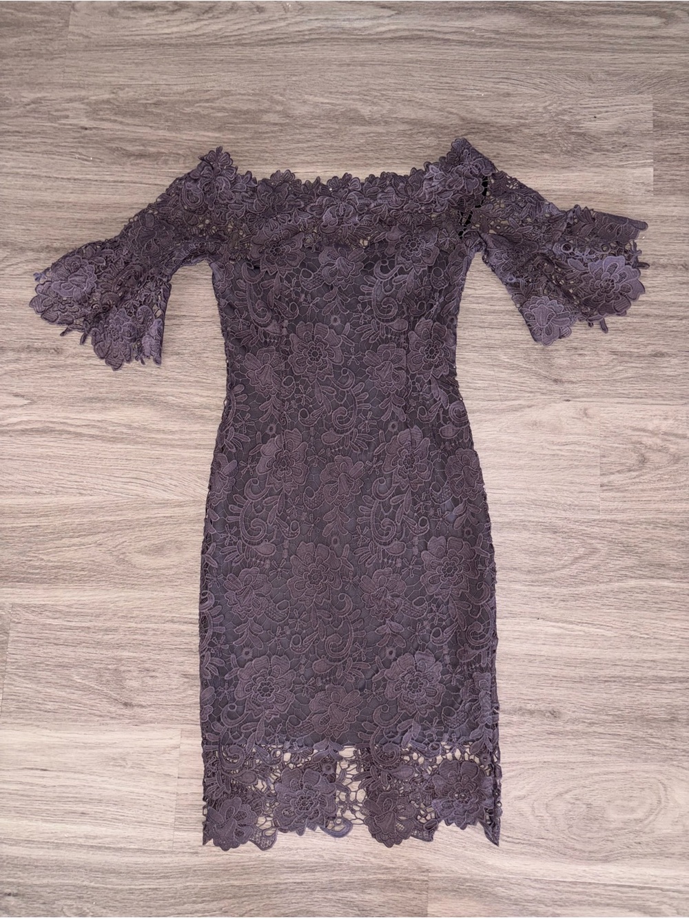 Paper Dolls London Off Shoulder Crochet Lace
Dress gray US 4// worn once